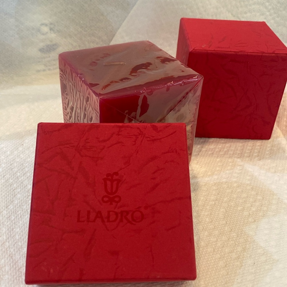 Lladro Square Red Scented Candle in Gift Box. Brand New & Shrink Wrapped candle